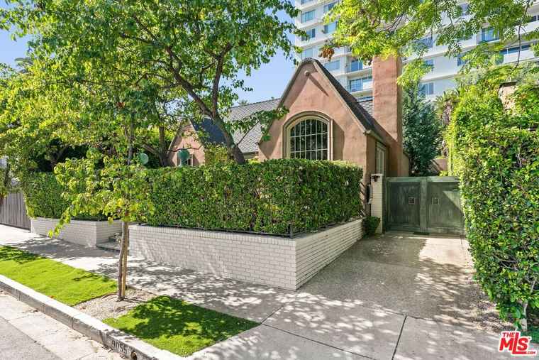 Photo of 9053 Elevado St West Hollywood, CA 90069