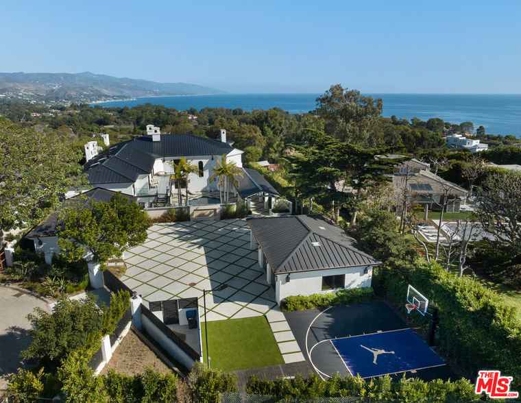 Photo of 7052 Dume Dr Malibu, CA 90265