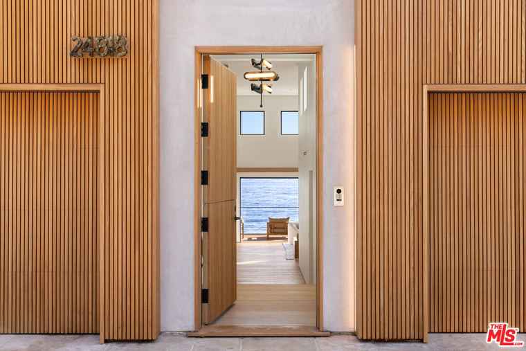 Photo of 24818 Malibu Rd Malibu, CA 90265