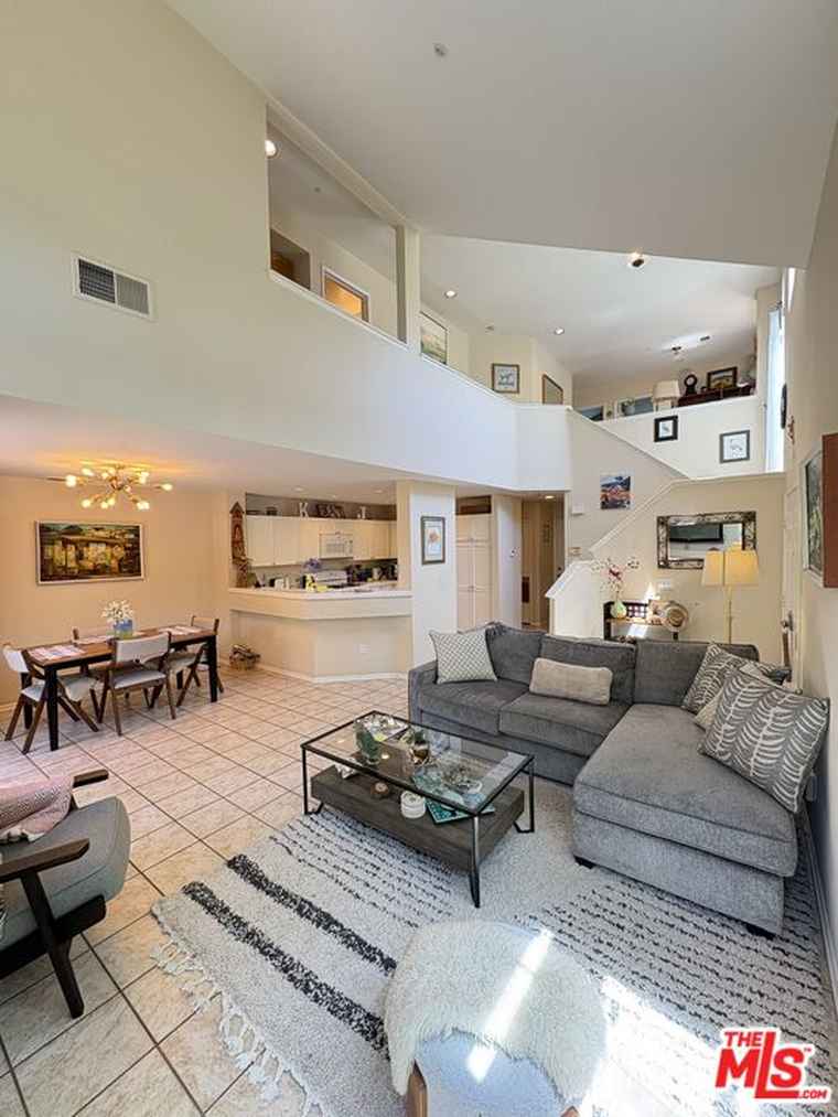 Photo of 1202 Lost Point Ln Oxnard, CA 93030