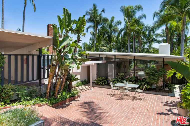 Photo of 268 W Kenneth Rd Glendale, CA 91202