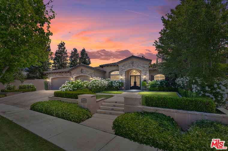 Photo of 2206 Ribble Valley Dr Bakersfield, CA 93311