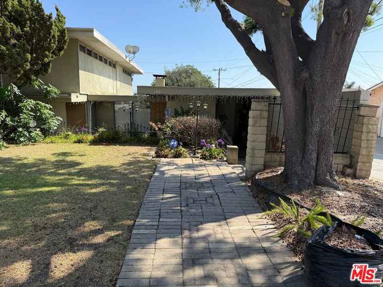 Photo of 180 E Pepper Dr Long Beach, CA 90807