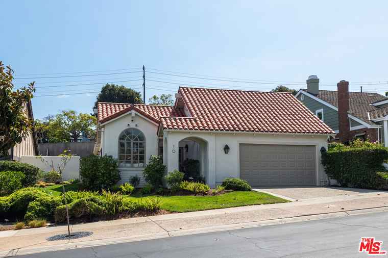 Photo of 10 Village Cir Manhattan Beach, CA 90266