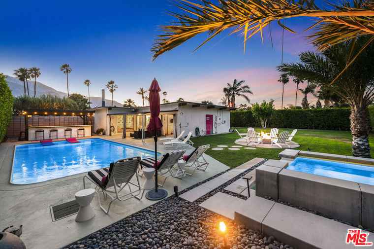 Photo of 668 N Farrell Dr Palm Springs, CA 92262