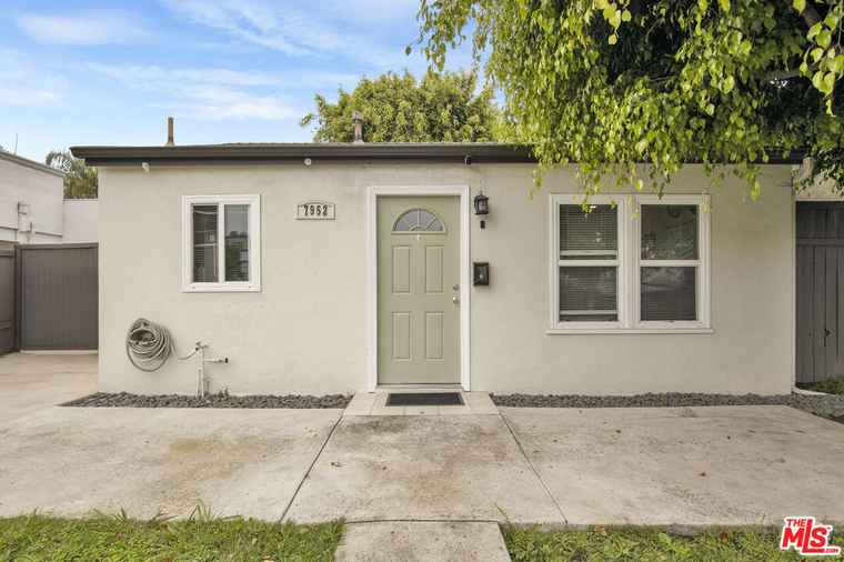 Photo of 7952 Aldrich Dr Huntington Beach, CA 92647