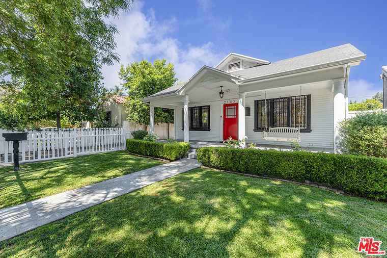 Photo of 2145 S Orange Dr Los Angeles, CA 90016