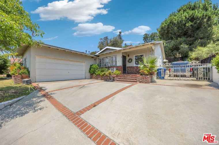 Photo of 733 Crescent Dr Monrovia, CA 91016