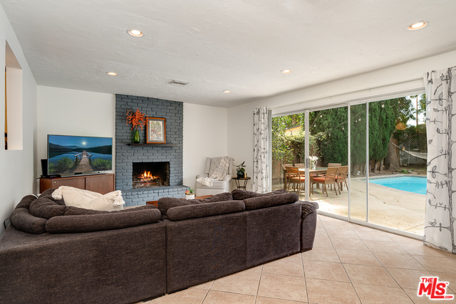 6323 Longridge Ave Valley Glen Ca 91401 3 Beds 3 Baths