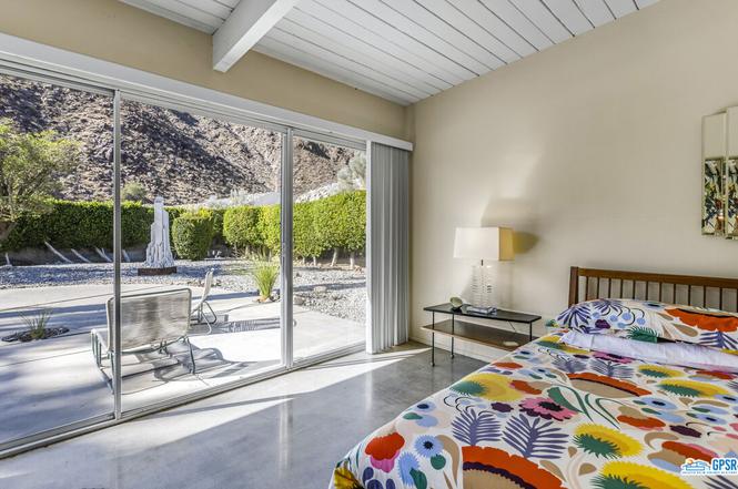 925 W Crescent Dr, Palm Springs, CA 92262