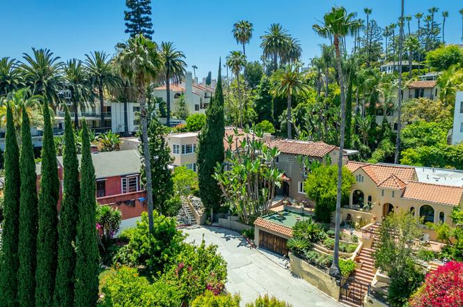 house on the hill ハートT 90 This lofty, compact duplex in Forest Hills is a deal with an