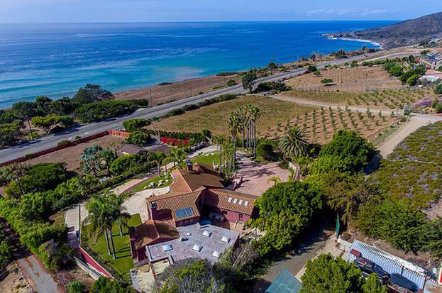 33961 Pacific Coast Hwy Malibu Ca 90265 Mls 18 397300 Redfin
