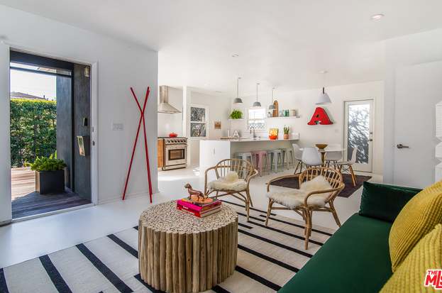 330 S Mapleton Dr Los Angeles Ca 90024 Mls 20588362 Zillow Spa Lounge Outdoor Covered Patio Mansions