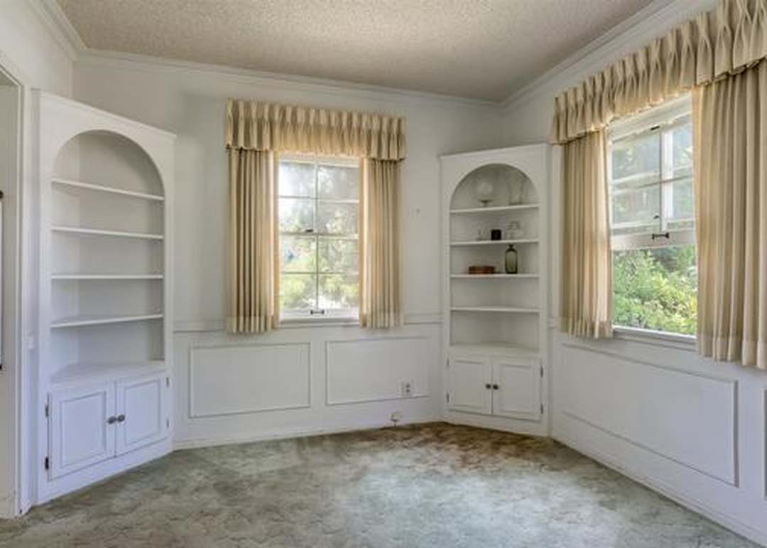 869 Toyopa Dr, Pacific Palisades, CA 90272