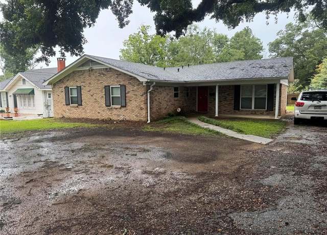 Property at 3709 Old Shell Rd, Mobile, AL 36608, 3 beds, 2 baths