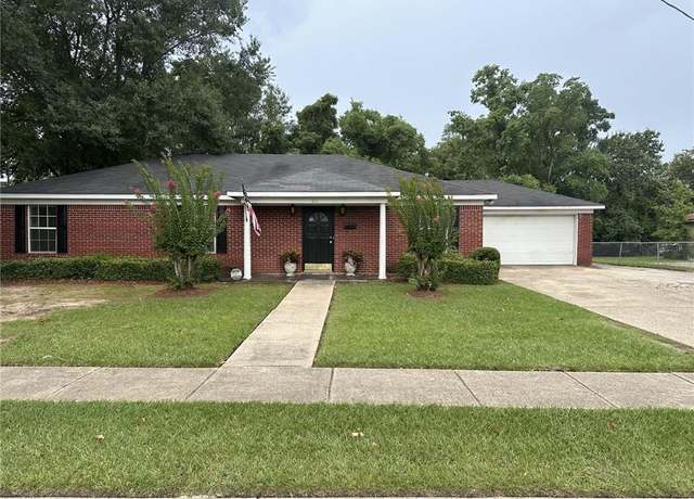 Property at 611 Washington Ave S, Mobile, AL 36603, 4 beds, 2 baths