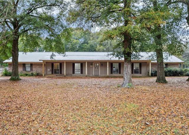 Property at 2729 Graham Rd W, Mobile, AL 36618, 3 beds, 2.5 baths