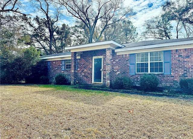 Property at 1909 Riverside Dr, Mobile, AL 36605, 3 beds, 2 baths