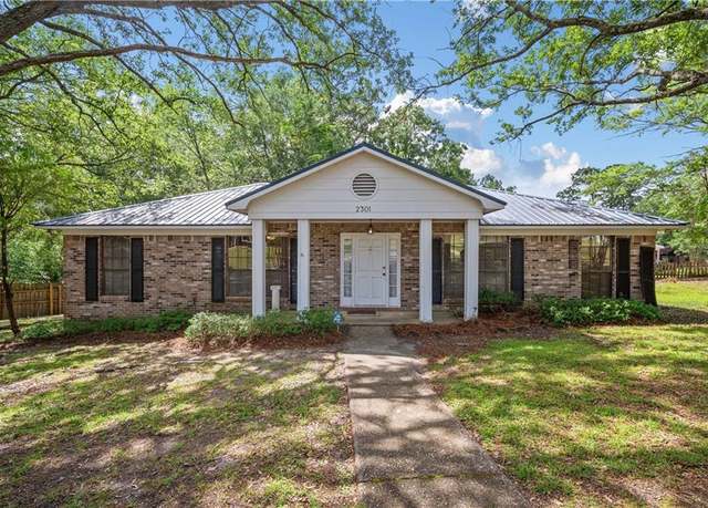 Property at 2301 Cedar Ky, Mobile, AL 36695, 3 beds, 2 baths