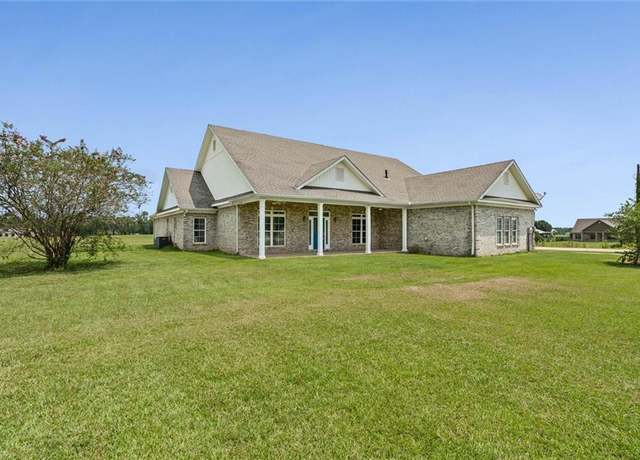 Property at 7132 Stearman Dr, Irvington, AL 36544, 4 beds, 3 baths