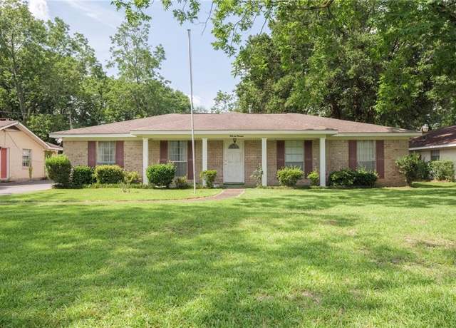 Property at 5600 Central Blvd, Mobile, AL 36618, 3 beds, 2 baths