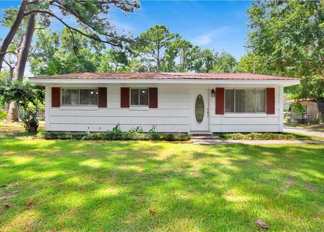 Property at 8461 Bayou Dr, Bayou La Batre, AL 36509, 3 beds, 2 baths