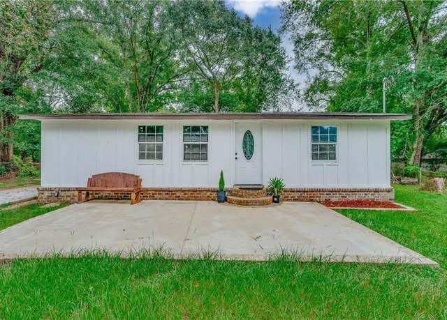 Property at 1557 Pineway Dr S, Mobile, AL 36605, 3 beds, 2 baths
