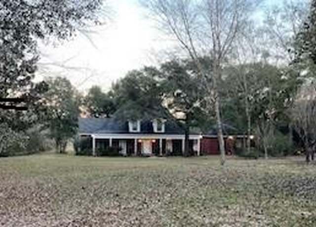 Property at 3735 Lakefront Dr W, Mobile, AL 36695, 4 beds, 3 baths