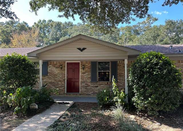 Property at 2117 Morganthau Dr, Mobile, AL 36618, 3 beds, 2 baths
