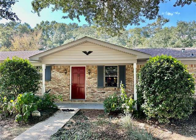 Property at 2117 Morganthau Dr, Mobile, AL 36618, 3 beds, 2 baths