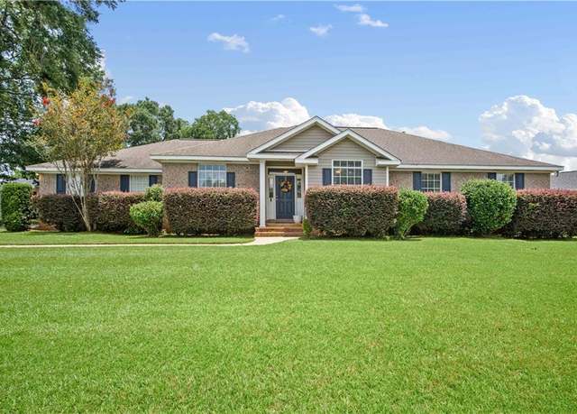 Property at 3955 Champion Cir W, Mobile, AL 36695, 4 beds, 2.5 baths