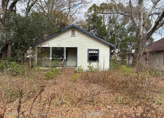 Property at 1152 Cottrell St, Mobile, AL 36605, 3 beds, 2 baths