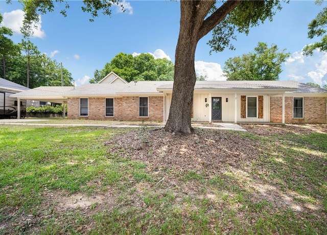 Property at 4124 Chisha Dr, Saraland, AL 36571, 4 beds, 4 baths