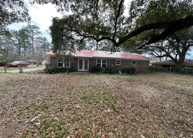 Property at 5924 Couton Dr, Mobile, AL 36693, 3 beds, 2 baths