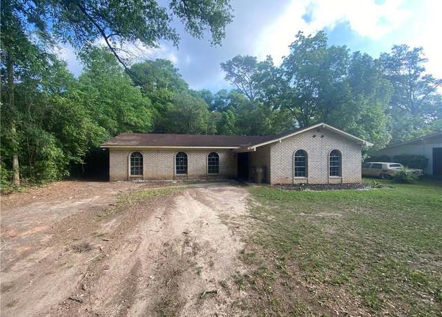 Property at 5414 Forest Oaks Dr S, Mobile, AL 36618, 4 beds, 2 baths