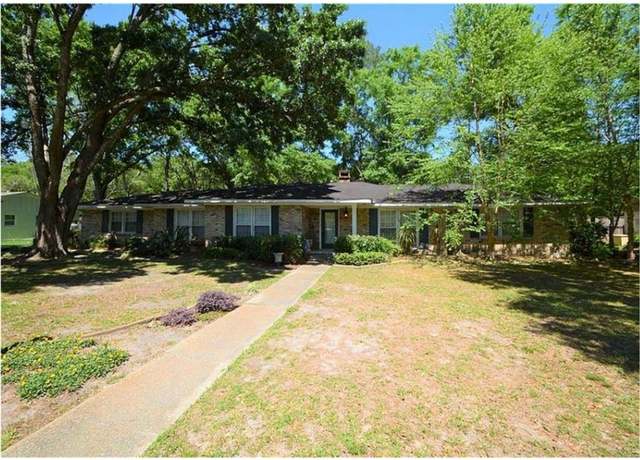 Property at 3806 Claridge Rd N, Mobile, AL 36608, 4 beds, 2.5 baths