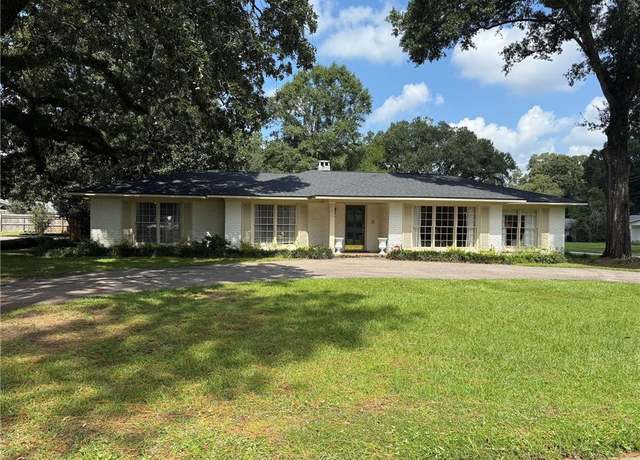 Property at 4450 Bit & Spur Rd, Mobile, AL 36608, 5 beds, 3 baths