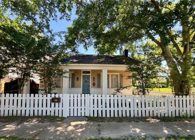 Property at 965 Selma St, Mobile, AL 36604, 3 beds, 1.5 baths