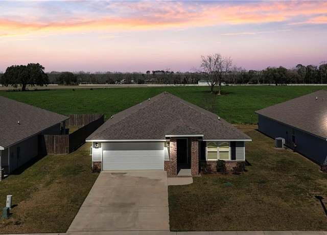 Property at 10668 Paget Dr N, Mobile, AL 36608, 4 beds, 2 baths