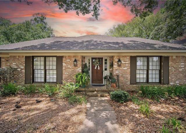 Property at 1050 Westbury Dr, Mobile, AL 36609, 4 beds, 3.5 baths