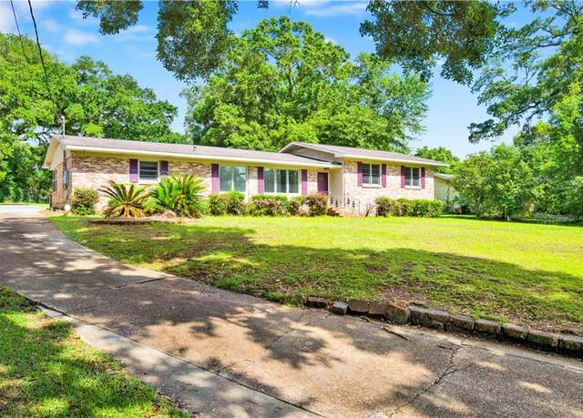Property at 1215 Anchor Dr, Mobile, AL 36693, 3 beds, 2 baths