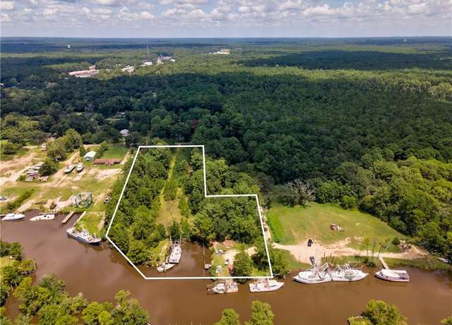Property at 8545 Davenport St E, Bayou La Batre, AL 36509
