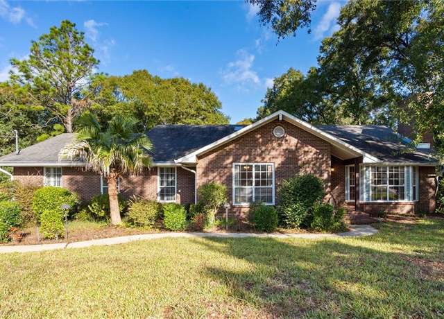 Property at 6412 Angela Ct, Mobile, AL 36695, 3 beds, 2.5 baths