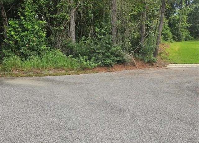 Property at 4458 Wolf Creek Dr N, Mobile, AL 36609