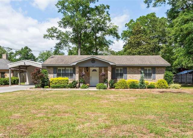 Property at 5719 Laurel Dr, Satsuma, AL 36572, 3 beds, 1.5 baths