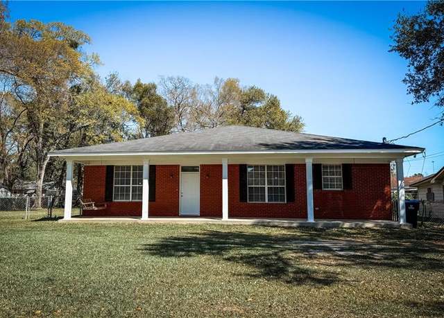 Property at 462 6th Ave, Chickasaw, AL 36611, 3 beds, 2 baths