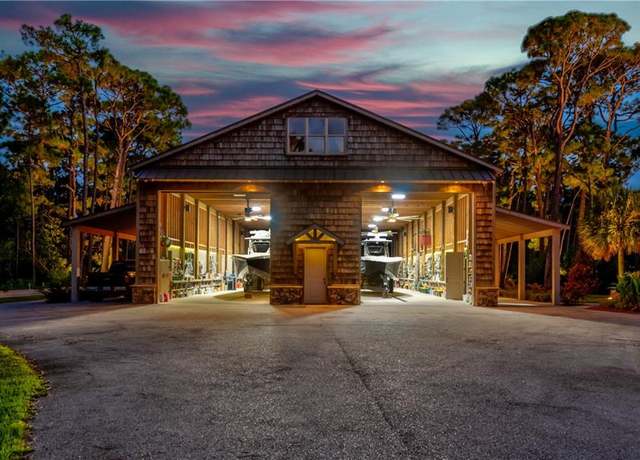 Property at 137 Fort Louis Ct, Dauphin Island, AL 36528, 6 beds, 6.5 baths