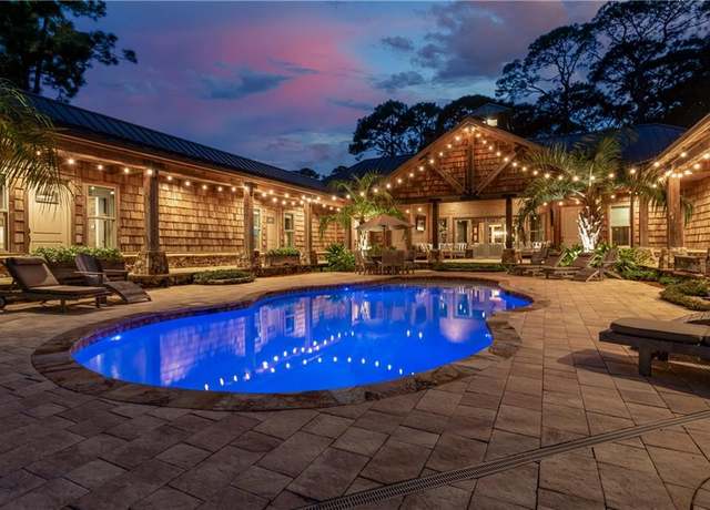 Property at 137 Fort Louis Ct, Dauphin Island, AL 36528, 9 beds, 8.5 baths
