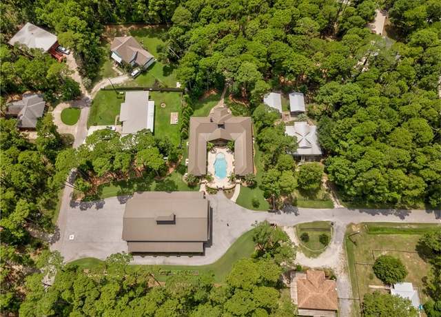 Property at 137 Fort Louis Ct, Dauphin Island, AL 36528, 9 beds, 8.5 baths
