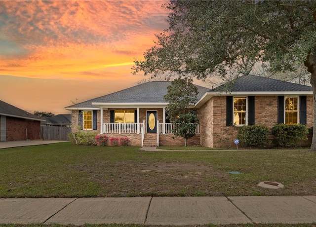 Property at 4000 Fenwick Loop W, Mobile, AL 36619, 4 beds, 2 baths